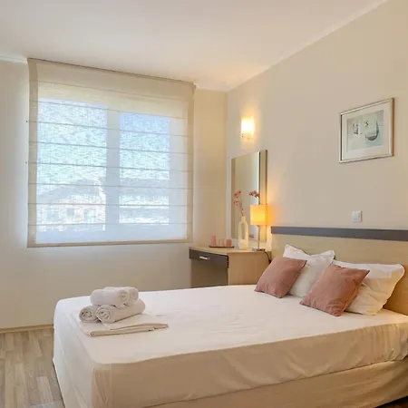 Beachfront Family For 8 Guests * Obzor