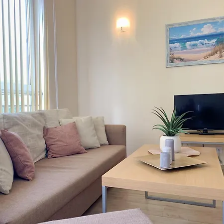 Beachfront Family For 8 Guests Apartman