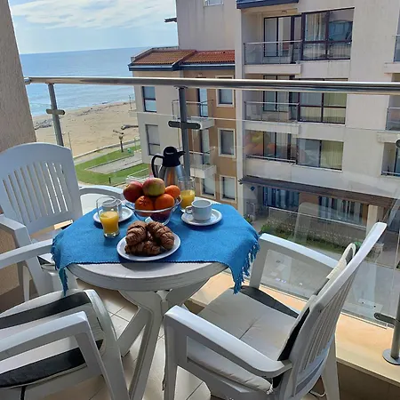 Beachfront Family For 8 Guests Apartman