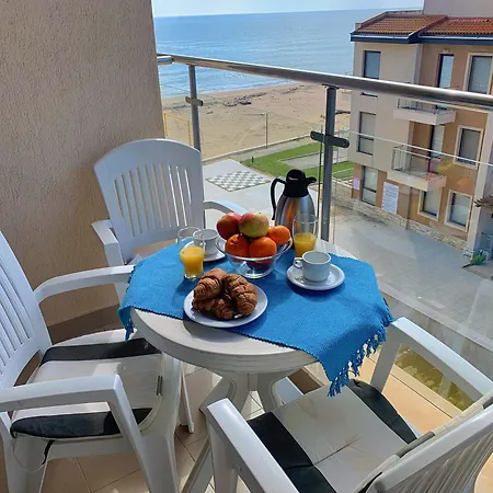 Apartman Beachfront Family For 8 Guests