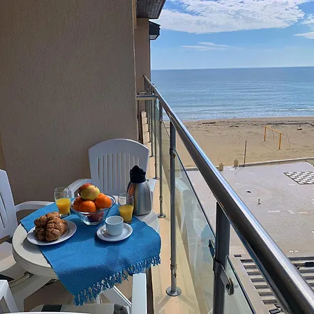 Beachfront Family For 8 Guests Apartman *
