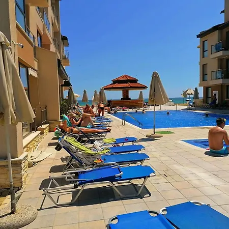 Beachfront Family For 8 Guests Apartman Obzor