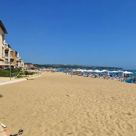 Beachfront Family For 8 Guests * Obzor