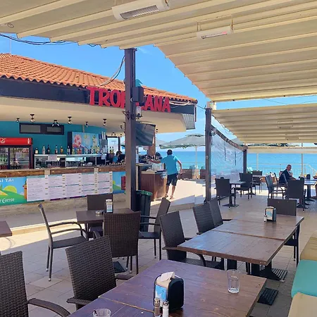 Beachfront Family For 8 Guests Apartman *