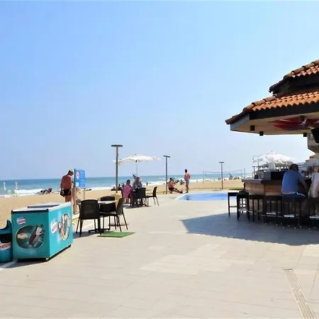 Beachfront Family For 8 Guests Apartman *