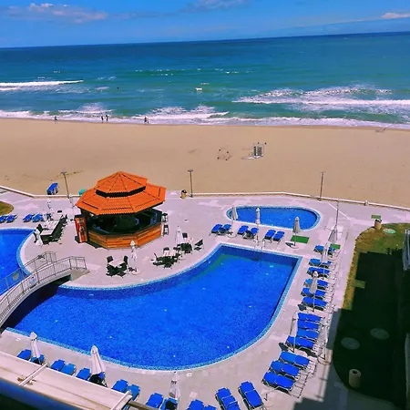 Apartman Beachfront Family For 8 Guests