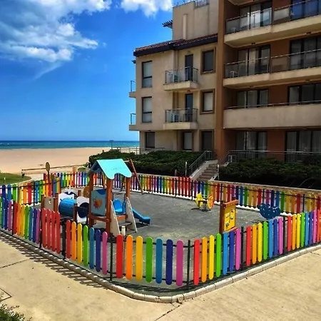Beachfront Family For 8 Guests Apartman