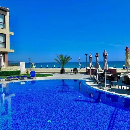 Apartman Beachfront Family For 8 Guests