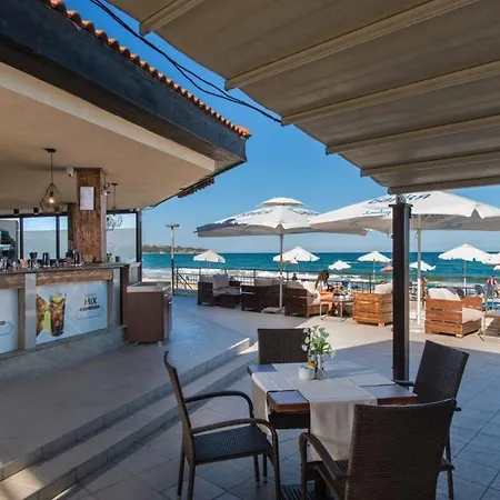 Beachfront Family For 8 Guests Apartman