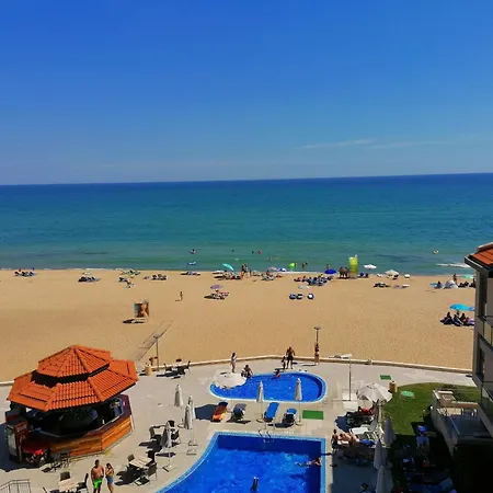 Beachfront Family For 8 Guests Apartman